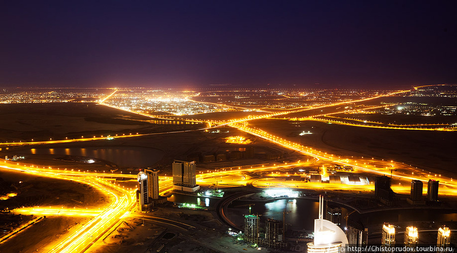 Вечерние и ночные виды с самого высокого здания в мире Дубай, ОАЭ
