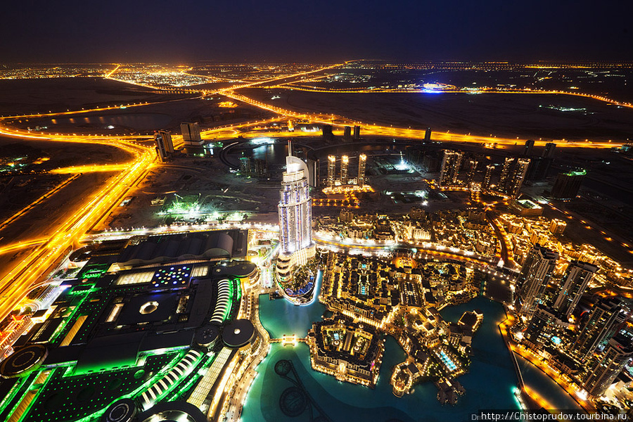 Район Дубай Дайнтаун с искусственным озером «Бурдж Дубай». Дубай, ОАЭ
