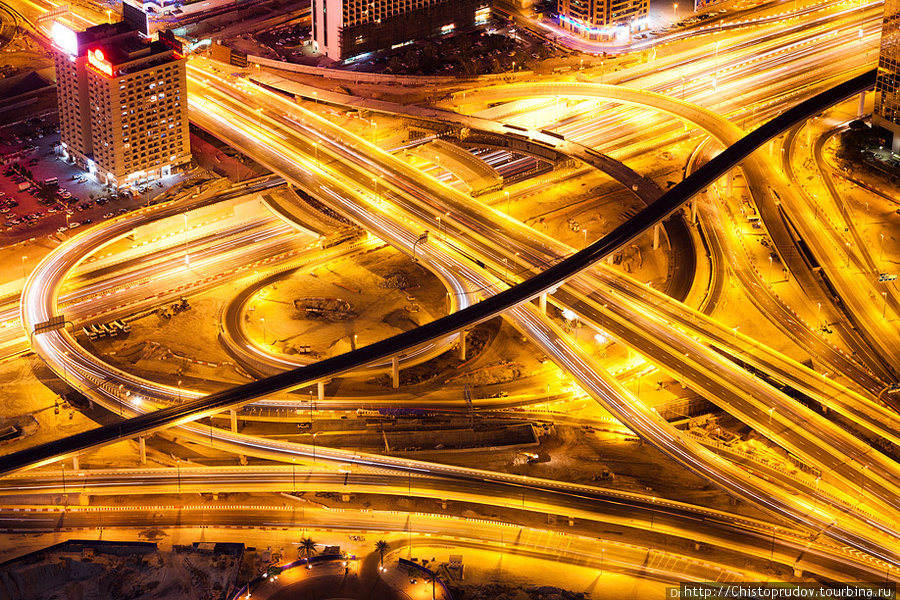 «Первая развязка» на шоссе шейха Заеда. Дубай, ОАЭ