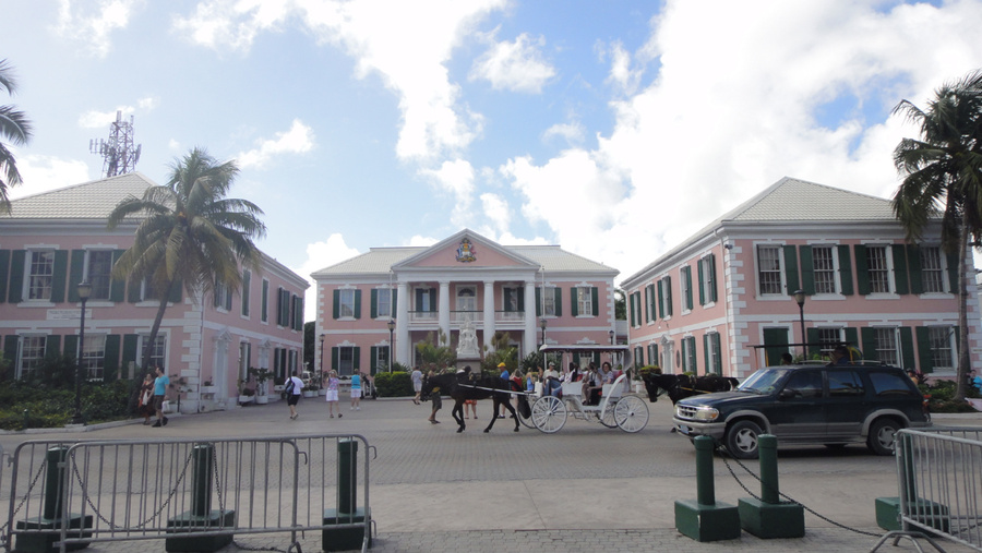 Нассау — центральная площадь Багамские острова