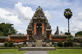 Первым храмом, который мы посетили, стал Pura Taman Ayun.