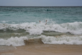 В целом, конечно, пляжный отдых на Бали никакой, но можно от души поплескаться в огромных волнах.