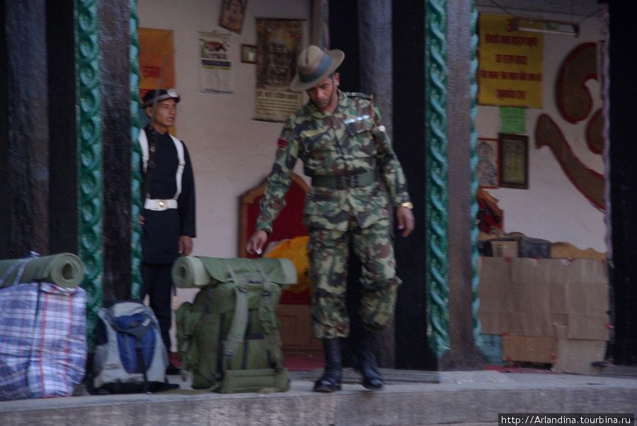 Непал, гуркхи и их оружие. Встречи на улицах. Непал