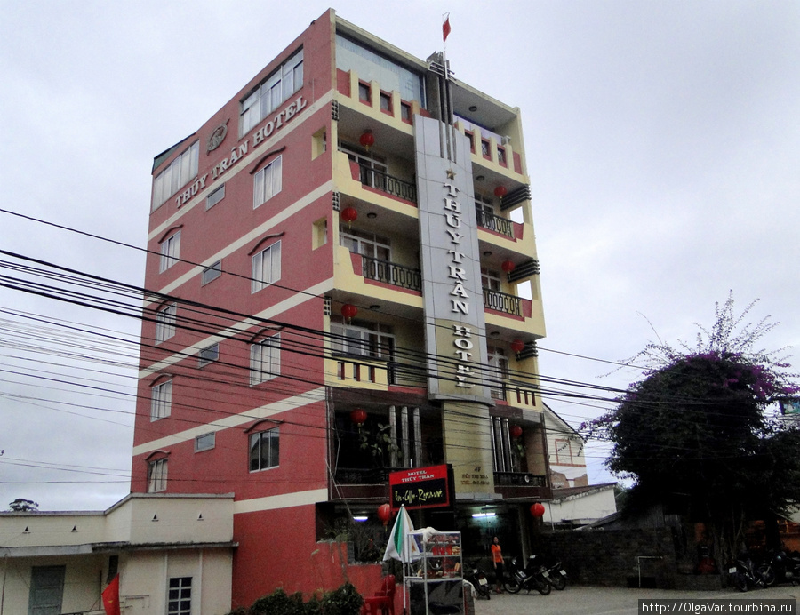 Отель Thuy Tran — стоит на горке, так что другие здания вид не загораживают