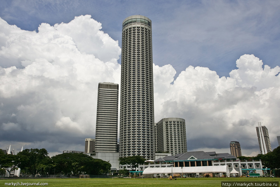 С 1959 по 1990, во время правления Ли Куан Ю, Сингапур, лишённый ресурсов, смог решить многие внутренние проблемы и совершил скачок от страны третьего мира до высокоразвитой страны с высоким уровнем жизни. Сингапур (город-государство)