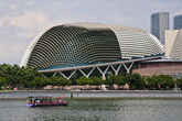 В 2003 в Сингапуре был построен и открыт новый театр «Эспланада» (по форме напоминающий местный фрукт дуриан). Он находится на набережной искусственного залива Marina Bay.