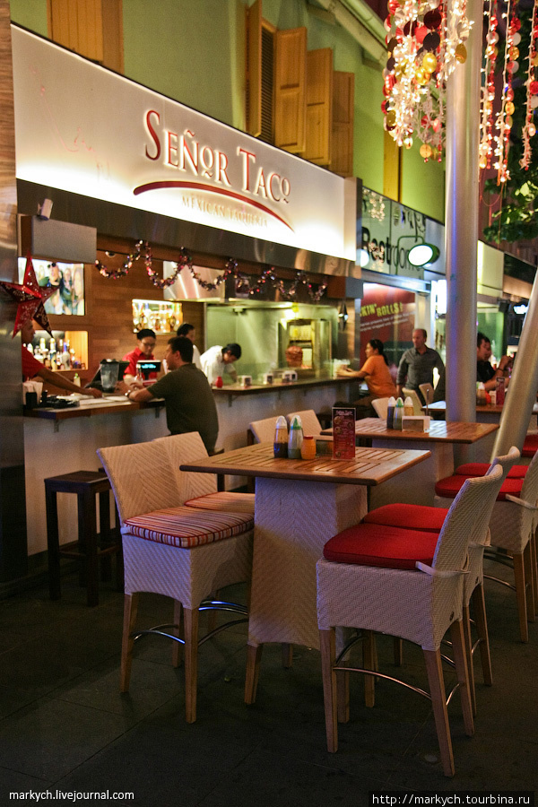 Многочисленные рестораны и ночные клубы распахивают свои двери в ожидании притока туристов, в основном молодежи: Сингапур (город-государство)