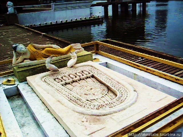 Храм на воде в Коломбо