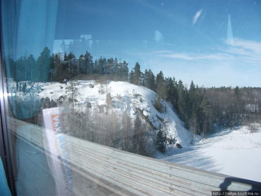 Вот таким видом из окна автобуса встречает Финляндия Хельсинки, Финляндия