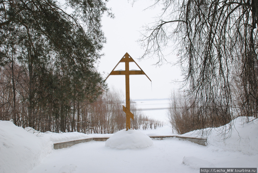 Поклонный крест на месте крещения Великого Новгорода Новгородская область, Россия
