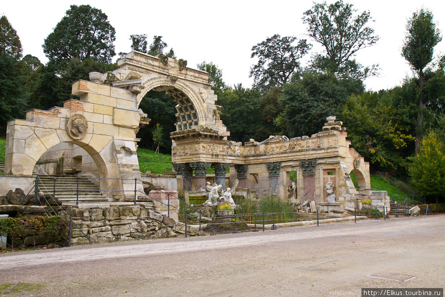 Наверное самый живописный фонтан в парке Вена, Австрия