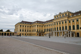 Дворец Шёнбрунн (нем. Schloss Schönbrunn) — венская резиденция австрийских императоров, одно из важнейших архитектурных сооружений австрийского барокко (архитектор — Иоганн Бернхард Фишер фон Эрлах).