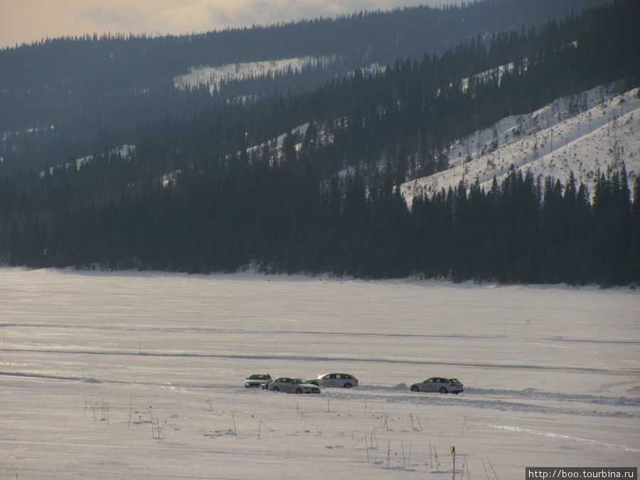 на льду озера можно поучиться экстремальному вождению Оре, Швеция