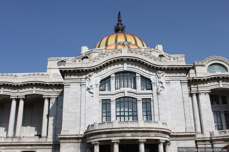 Оперный театр и парк Аламеда Мехико, Мексика