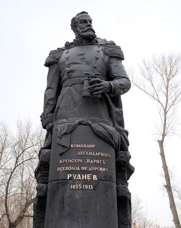 Всеволод Фёдорович Руднев (19 (31) августа 1855, Динамюнде, Рижская губерния — 7 (20) июля 1913, Мышенки, Тульская губерния) — герой русско-японской войны, контр-адмирал (1905) Российского Императорского Флота, командир знаменитого крейсера «Варяг», под его командованием принявшего неравный бой у Чемульпо.  
Памятник в г.Тула (Россия).