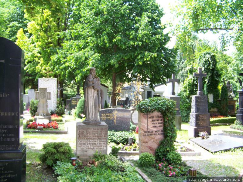 Старое городское кладбище Дахау, Германия