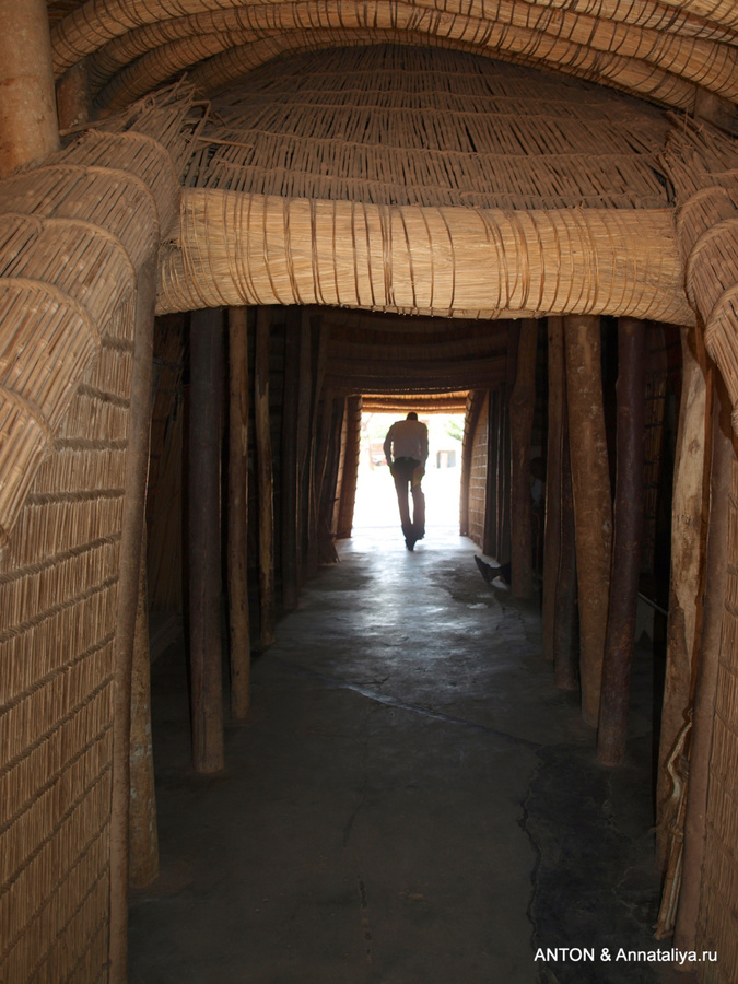 Вход на территорию гробниц Касуби Кампала, Уганда