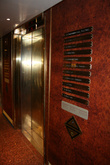 для перемещения между палубами существуют лифты