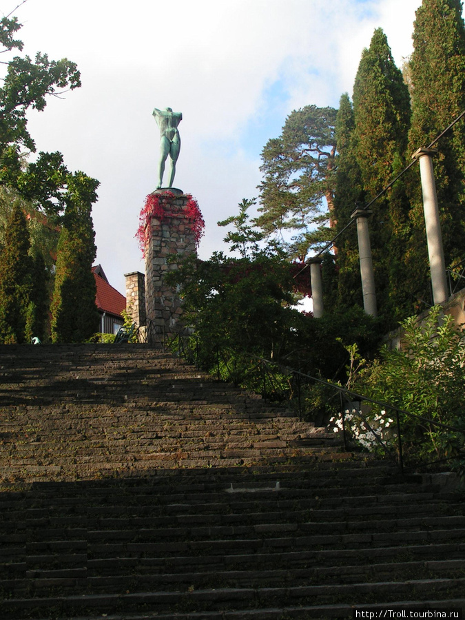 Монумент над фьордом Лидингё, Швеция