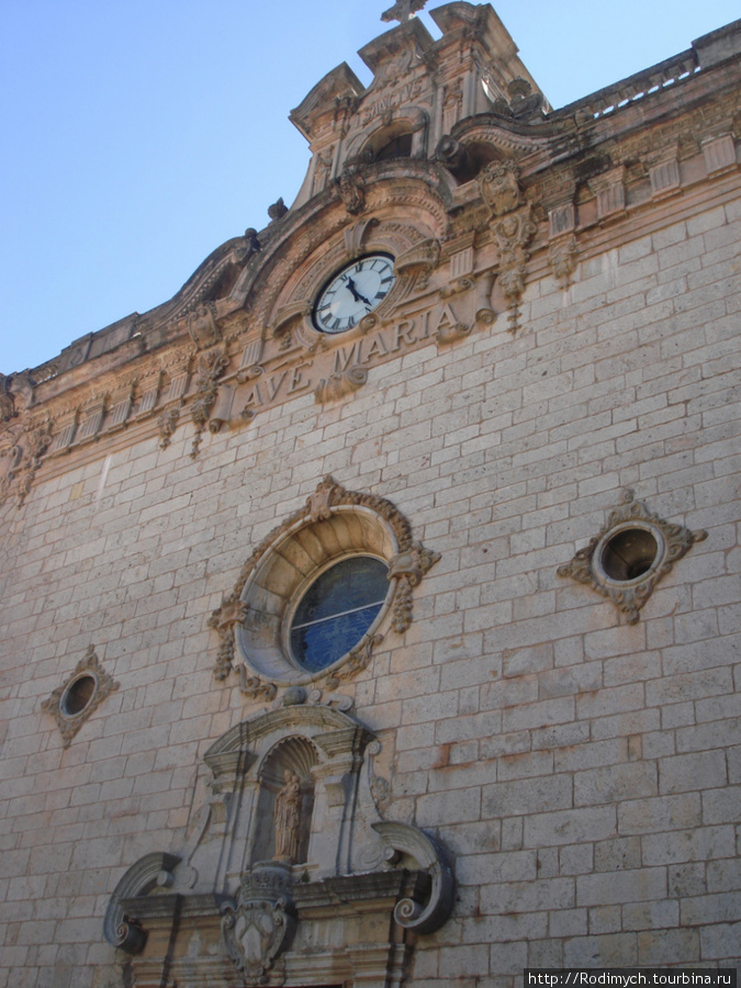 Монастырь Ллюк Пальма-де-Майорка, остров Майорка, Испания