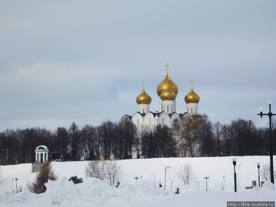 Март-2011. Успенский собор и Которосльная беседка. Вид со Стрелки Ярославль, Россия