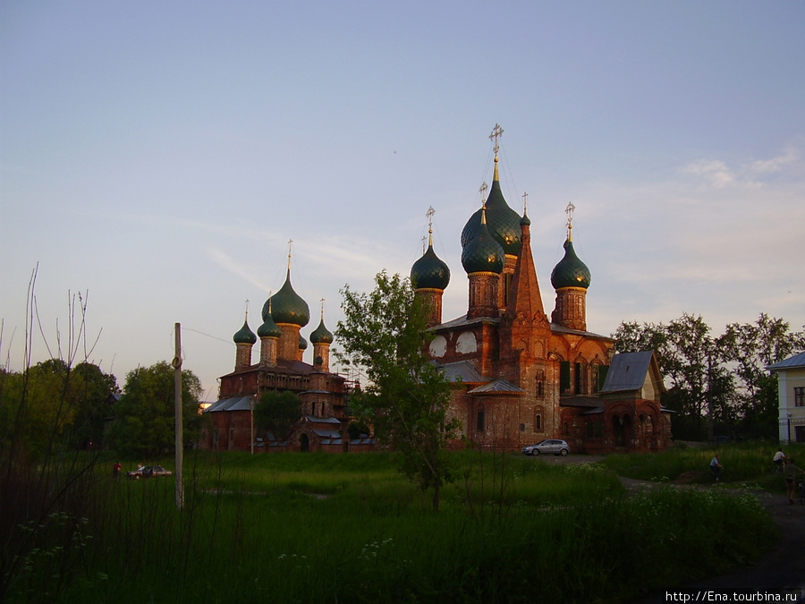 13.06.2009. Ансамбль Коровники. Церковь Иоанна Златоуста и Владимирская Ярославль, Россия