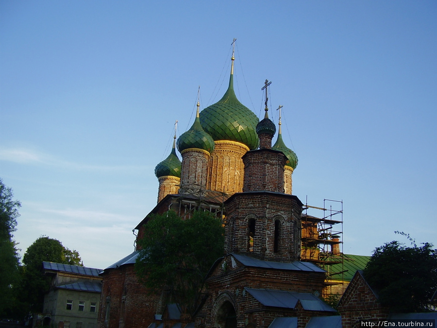 13.06.2009. Ансамбль Коровники. Церковь Владимирской Божьей Матери со Святыми воротами Ярославль, Россия