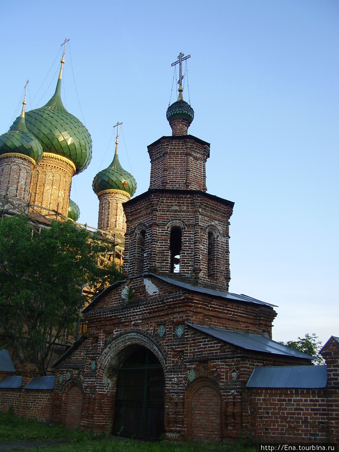 13.06.2009. Ансамбль Коровники. Святые ворота у Владимирской ц. Ярославль, Россия