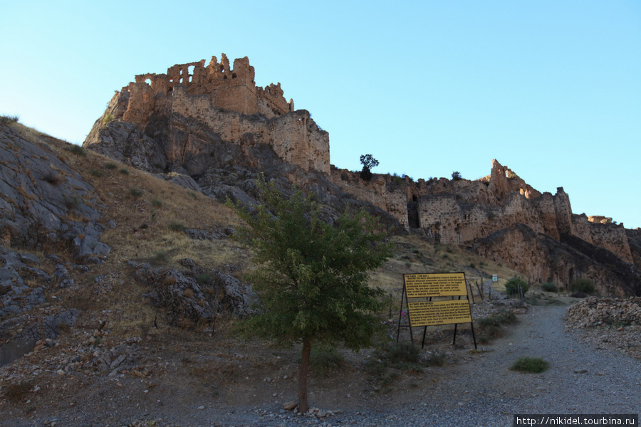 развалины турицкой крепости Кахта, Турция