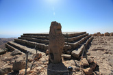 западная терраса святилища на Немрут Даги — остатки храма