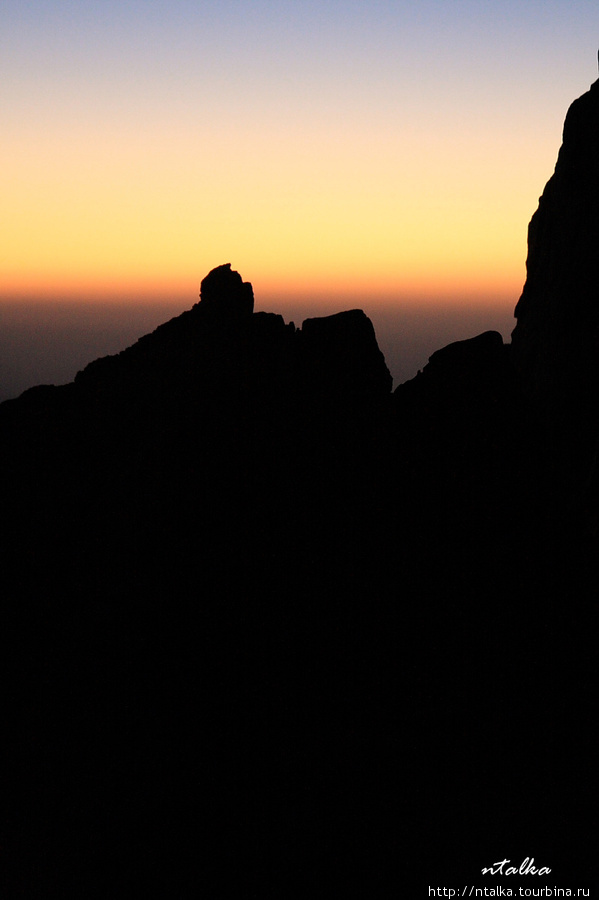 Рассвет на горе Моисея гора Синай (2285м), Египет