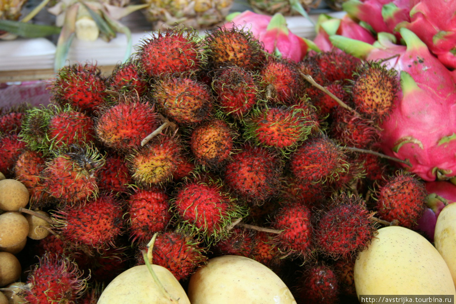 Красные фрукты названия. Рамбутан косточка. Рамбутан, Таиланд, 100г. Фрукты Тайланда в апреле. Тайский фрукт красного цвета.