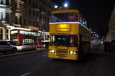 Двуъэтажный автобус на улице в Лондоне
