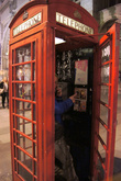Типичная лондонская телефонная будка