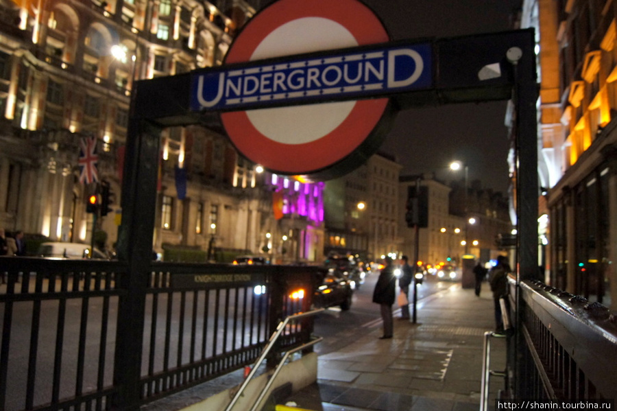 Станция лондонского метро Лондон, Великобритания
