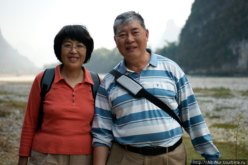 Туристы, долина реки Ли. До пенсии жили во Франции, дипломаты по профессии. 
 — Товарисч, корошо. Китай