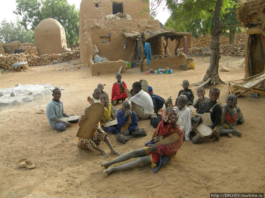 Мальчики учащиеся в мусульманской школе. Область Мопти, Мали