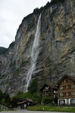 Один из них — Штауббах, его высота составляет почти 300 метров. До апреля 2006 года это был самый высокий водопад в Швейцарии, пока новые измерения не поставили Зиренбахский водопад на первое место.