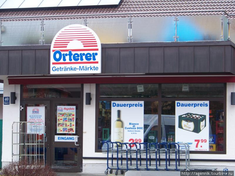 Алкогольный дискаунтер Orterer в Унтерхахинге Земля Бавария, Германия