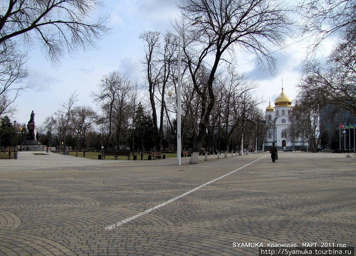 Екатерининский сквер и улица Красная. Краснодар, Россия