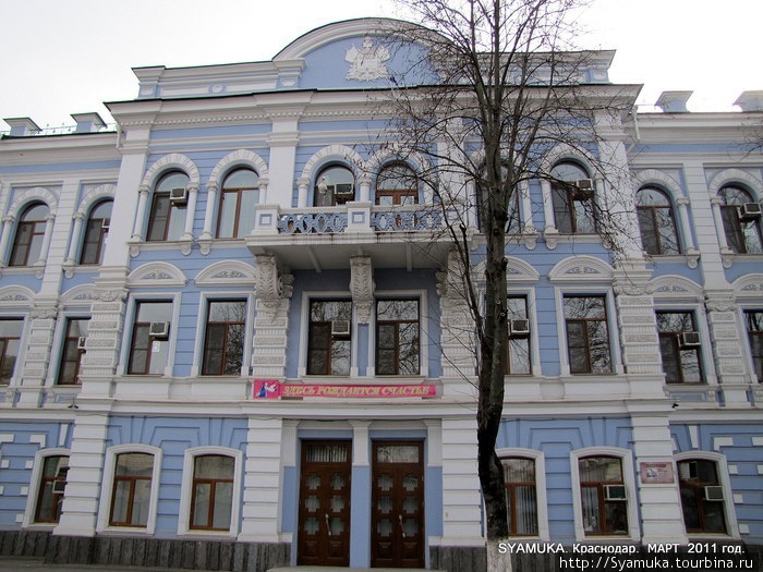 Фасад здания. Краснодар, Россия