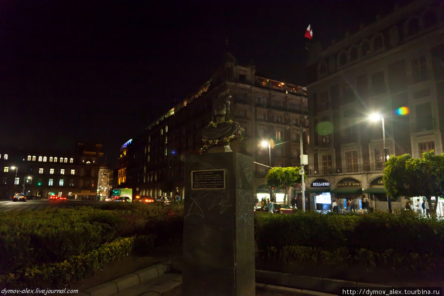 Памятник на площади Мехико, Мексика