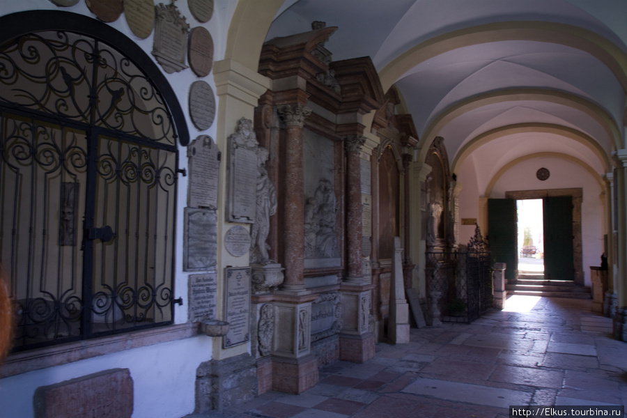 Некоторые склепы используют для захоронений и сейчас Зальцбург, Австрия