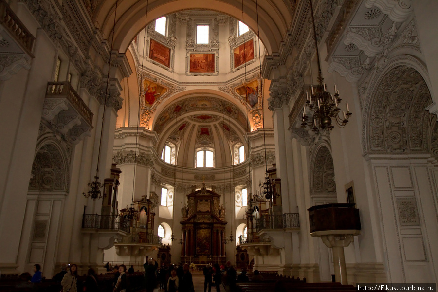 Внутри кафедрального собора Зальцбург, Австрия