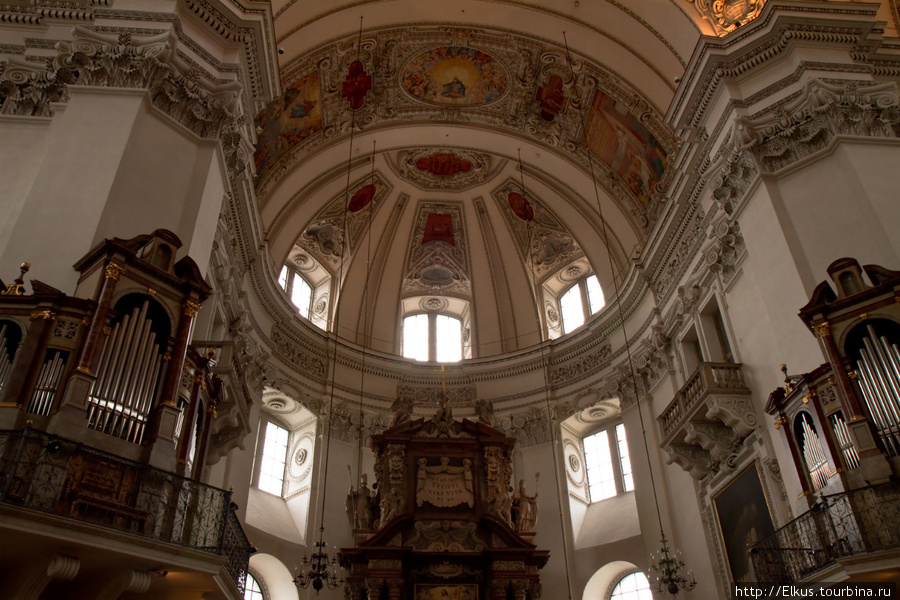 Внутри кафедрального собора Зальцбург, Австрия