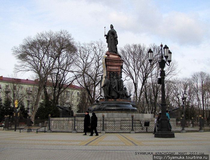 Памятник установлен в Старом городе на том же месте, где он стоял до революции. Краснодар, Россия