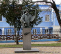 Памятник И. Е.Репину, 1993 г., скульптор О.Ф.Яковлева.