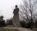 Монумент Человеку-Созидателю (1967 год, скульптор и архитектор О.А.Коломойцев), посвященный молодым советским рабочим. Монумент был задуман, как Памятник Труду, но среди горожан название не прижилось и до сих пор памятник называют Фантомас.