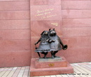 Скульптура-памятник Собачкам по мотивам стихотворения  В. В. Маяковского Краснодар.