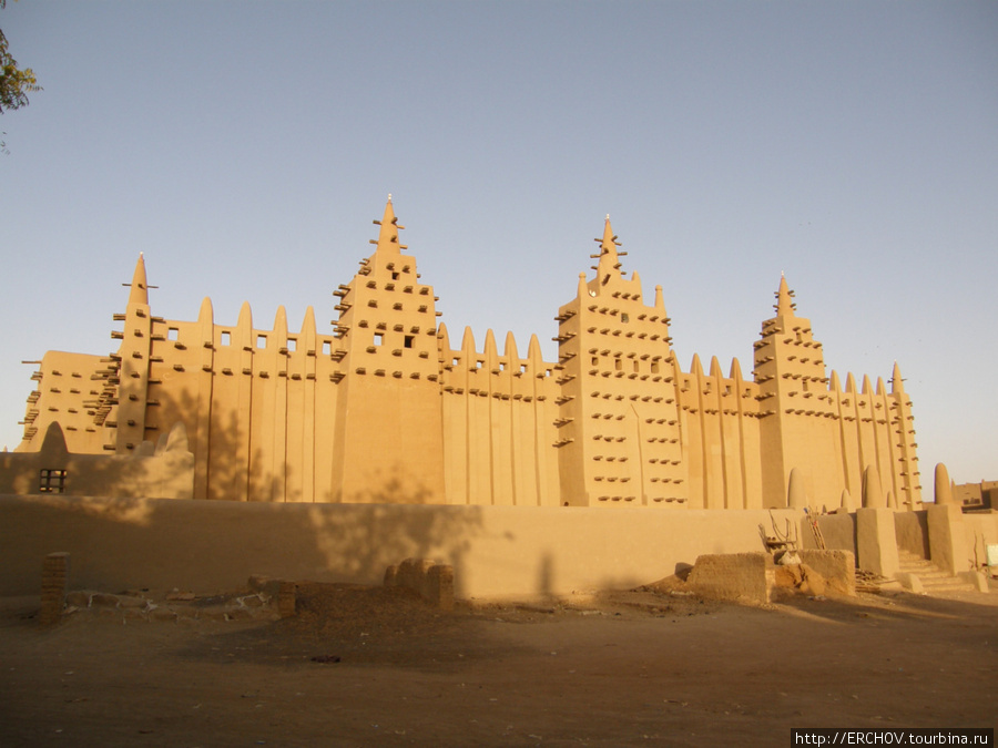 Африканская бабочка и её жители. 31. Знаменитая мечеть Дженне, Мали